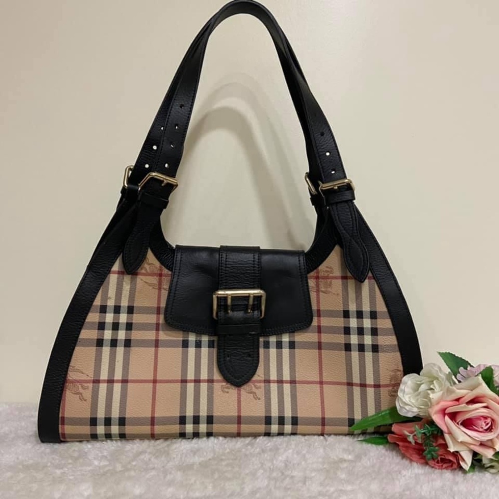 ❌ SOLD ❌
BURBERRY BEIGE HAY MARKET CHECK